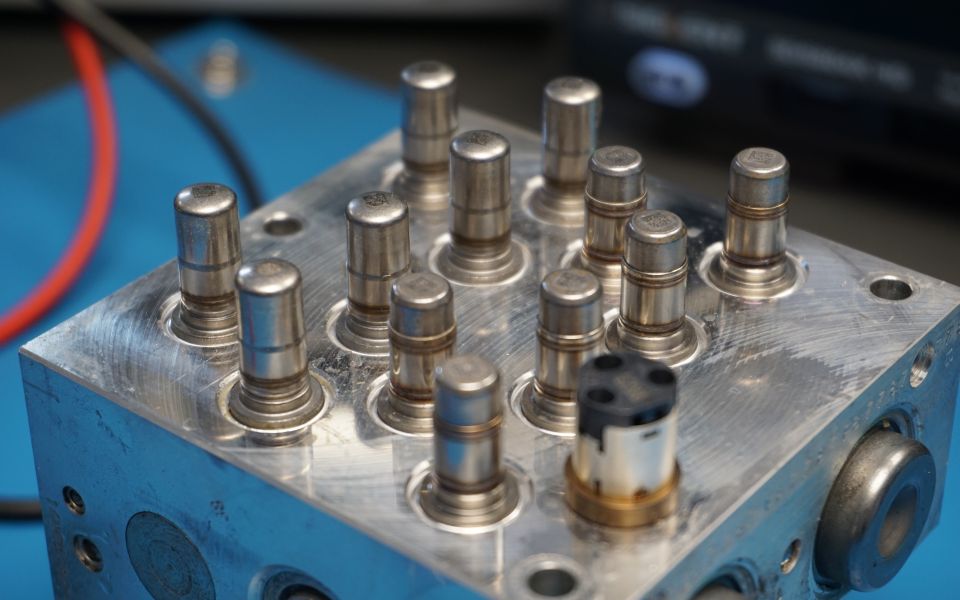 ate-mk100-blockierende-ventile-reparatur-hydraulikblock abs-steuergeräte-reparatur-bonding-hybridpaltine